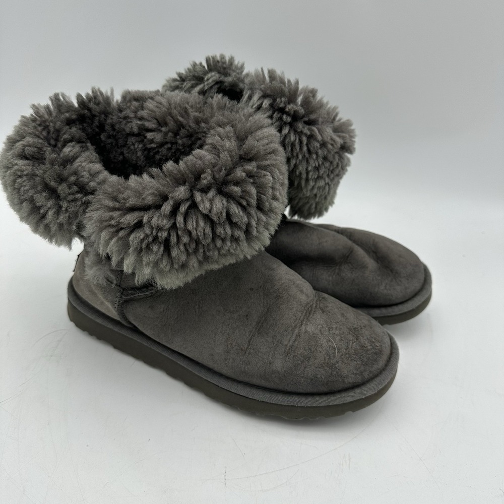 UGG Bailey Button Ankle Boots 5803 Women's Size 7 Gray Short Shearling Cuff Fair